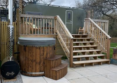 hot tub glamping